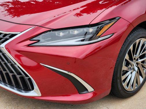 2025 Lexus ES 300h Ultra Luxury
