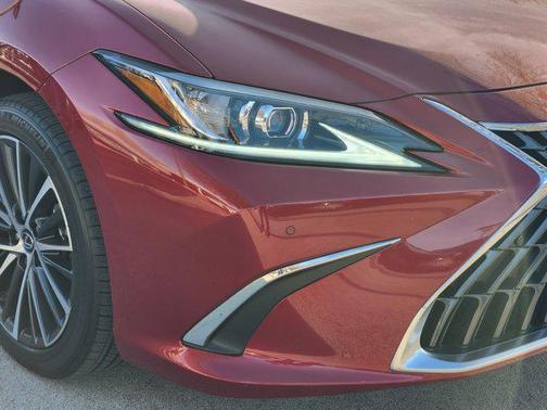 2025 Lexus ES 300h Premium