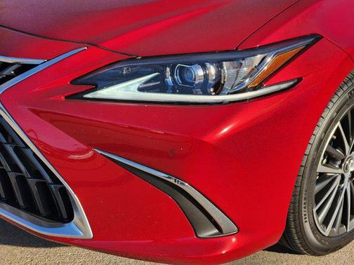 2025 Lexus ES 300h Premium