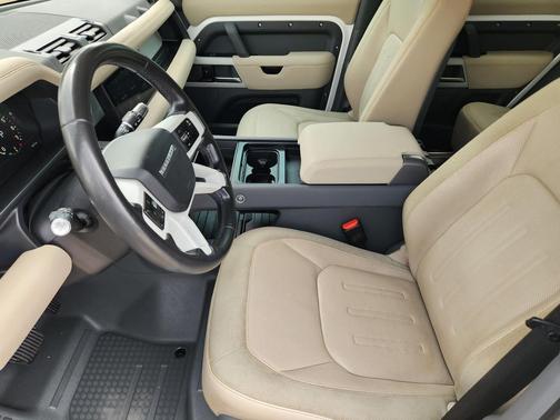 Fuji White 2020 Land Rover Defender 110 SE