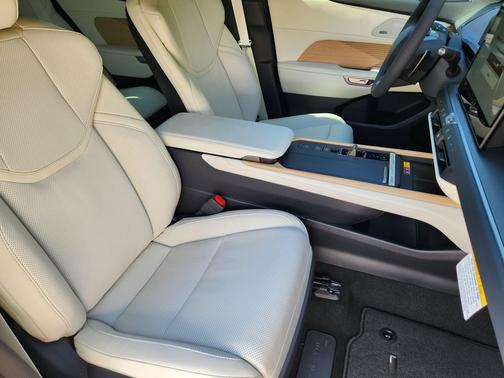 Iridium 2026 Lexus ES 350e Luxury