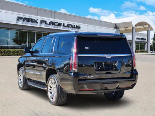 2017 Cadillac Escalade Luxury