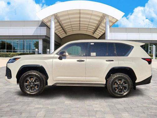 2025 Lexus LX 700h Overtrail