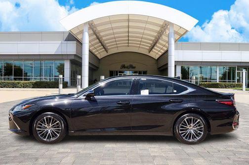 2025 Lexus ES 300h Base