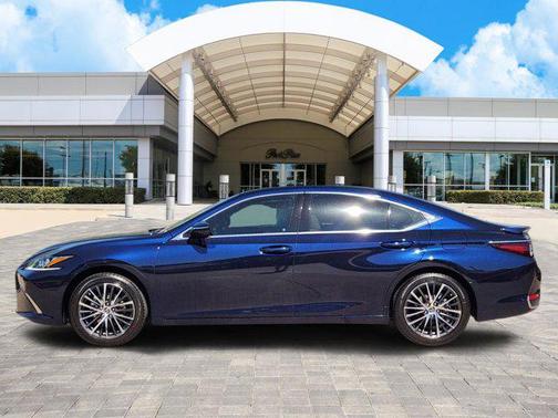 2025 Lexus ES 300h Base