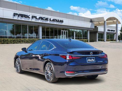 2025 Lexus ES 300h Base