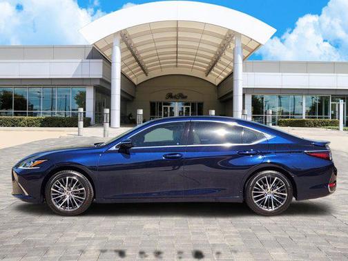 2025 Lexus ES 300h Base