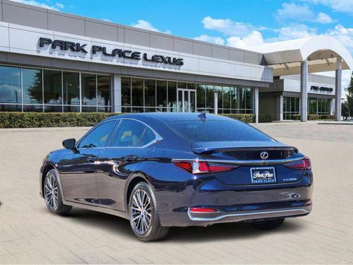 2025 Lexus ES 300h Base