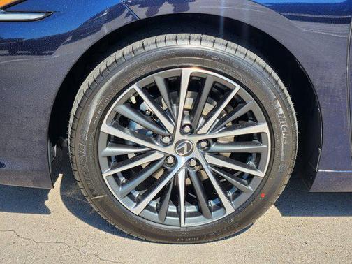 2025 Lexus ES 300h Base