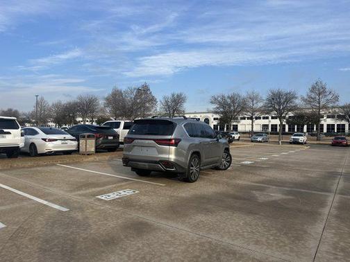 2025 Lexus LX 600 Luxury