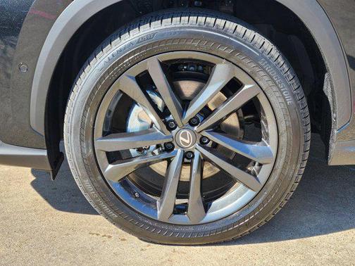 2026 Lexus NX 450h+ Luxury