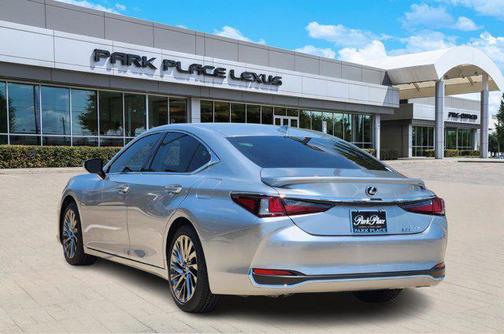 2025 Lexus ES 300h Ultra Luxury