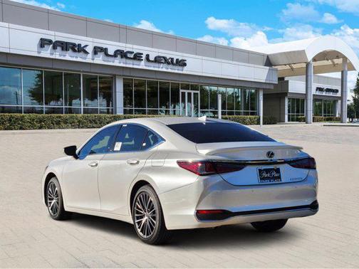 2025 Lexus ES 300h Base