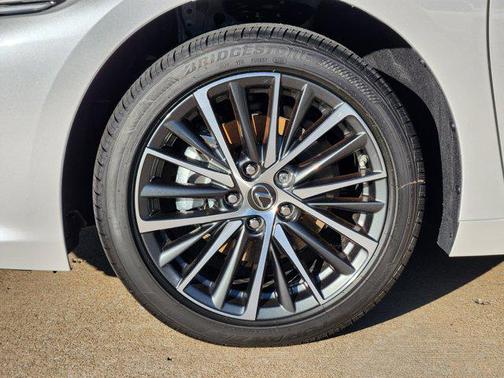 2025 Lexus ES 300h Base