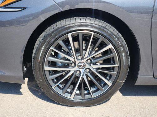 2025 Lexus ES 350 Base