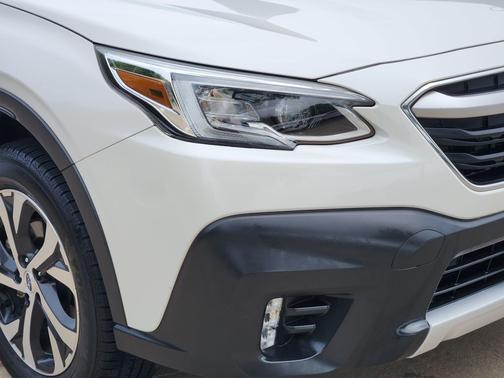 Crystal White Pearl 2021 Subaru Outback Limited