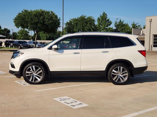 White Diamond Pearl 2018 Honda Pilot Elite