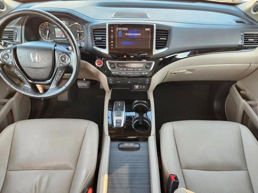 White Diamond Pearl 2018 Honda Pilot Elite