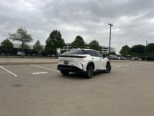 White Pearl 2023 Lexus RZ 450e Luxury