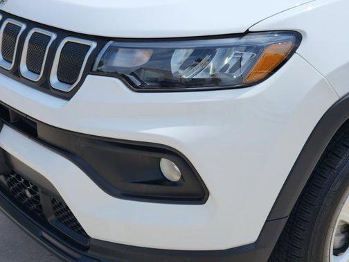 Bright White Clearcoat 2022 Jeep Compass Latitude