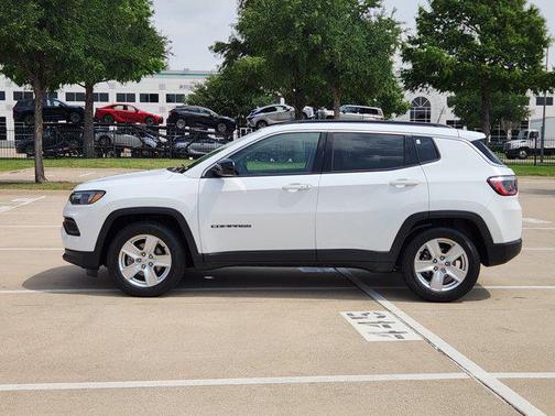 Bright White Clearcoat 2022 Jeep Compass Latitude