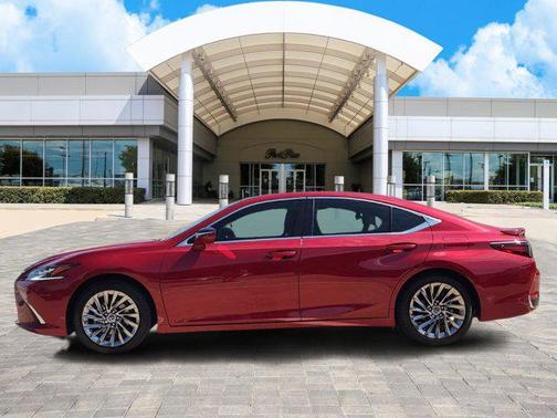 2025 Lexus ES 300h Ultra Luxury