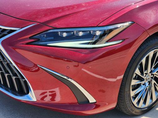 2025 Lexus ES 300h Ultra Luxury