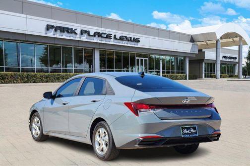 2022 Hyundai ELANTRA SE