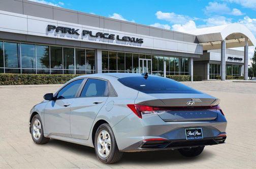 2022 Hyundai ELANTRA SE