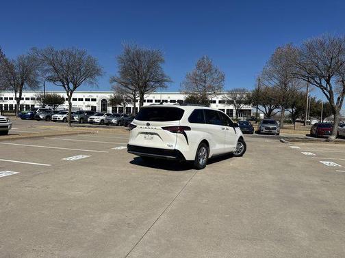 2021 Toyota Sienna Limited 7-Passenger