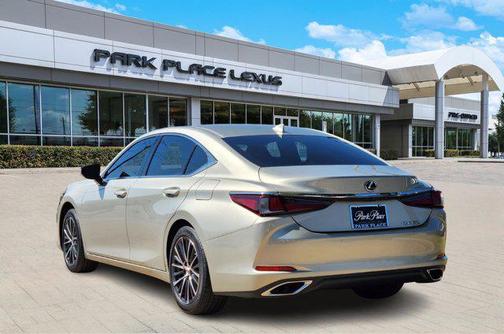 2025 Lexus ES 300h Base