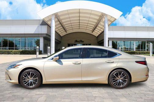 2025 Lexus ES 300h Base