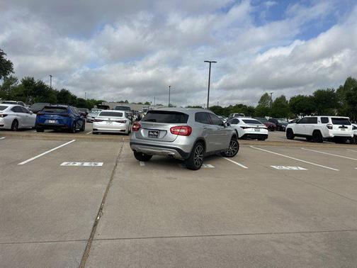 Polar Silver Metallic 2016 Mercedes-Benz GLA-Class 4MATIC
