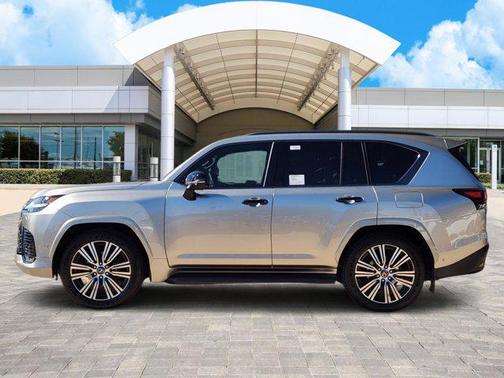 2025 Lexus LX 700h Luxury