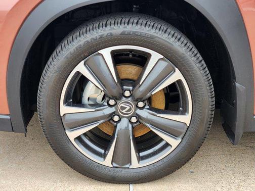 2025 Lexus UX 300h Base