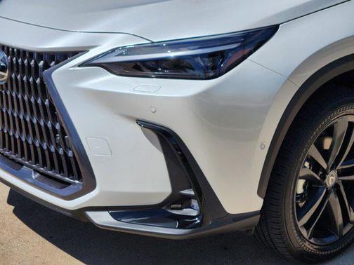 2025 Lexus NX 450h+ Luxury