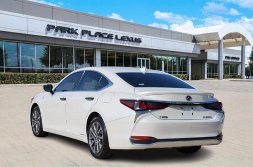 2022 Lexus ES 300h Premium