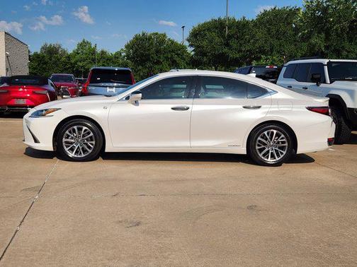 2022 Lexus ES 300h Base