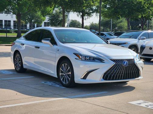 2022 Lexus ES 300h Base
