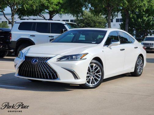 2022 Lexus ES 300h Base