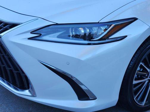 2025 Lexus ES 350 Base