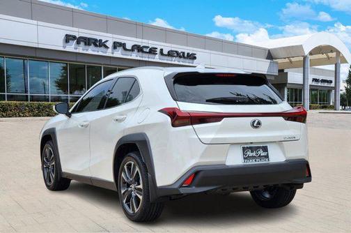 2025 Lexus UX 300h Base