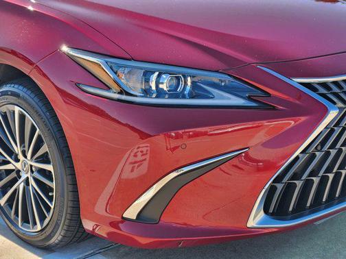 Matador Red Mica 2025 Lexus ES 300h Premium