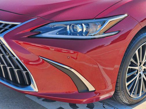 Matador Red Mica 2025 Lexus ES 300h Premium