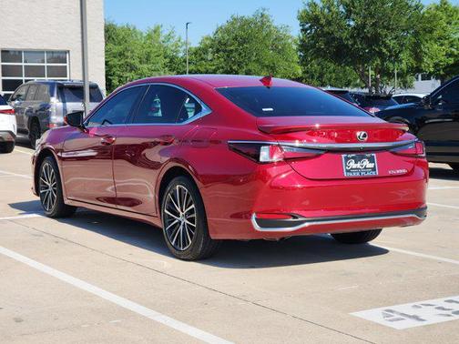 Matador Red Mica 2025 Lexus ES 300h Premium