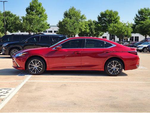 Matador Red Mica 2025 Lexus ES 300h Premium