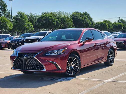 Matador Red Mica 2025 Lexus ES 300h Premium
