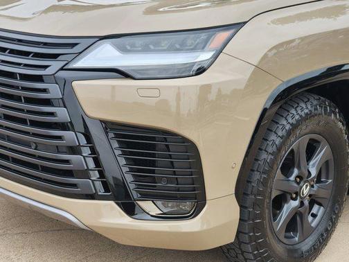 2025 Lexus LX 700h Overtrail