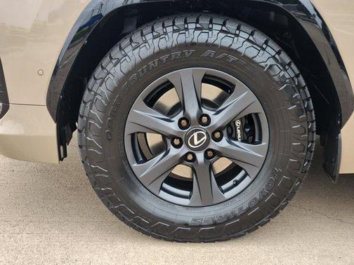2025 Lexus LX 700h Overtrail