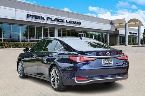 2025 Lexus ES 300h Base